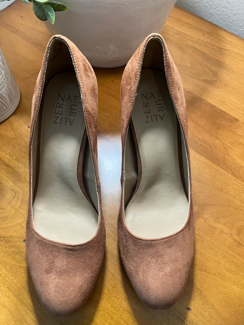 Naturalizer Berlin Platform Pump in Cognac Brown Faux Suede β’ Size 8.5 β’ EUC - Picture 3 of 12